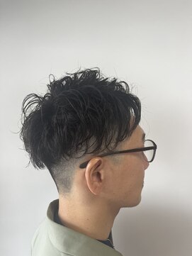 イッヒ 茅ヶ崎(IHHI) 大人の色気を引き出す無造作ツーブロック