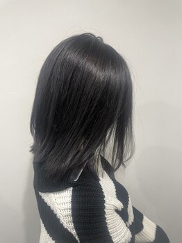 自分で上手くスタイリングできない方へ簡単にスタイリングができ形が崩れにくいスタイルをカットで実現！