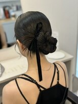 マーリー(marlee) カチモリシニヨン タイト ヘアセット 表参道 結婚式 お呼ばれ