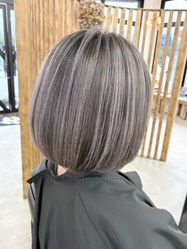 ウィリーベル 沖縄(WILLIE BELLE) ロングボブ/丸みボブ/アッシュグレージュ/小顔カット