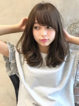 ラ シュ シュ(La Chou Chou) フェミニンモードな甘すぎないミディアムレイヤー