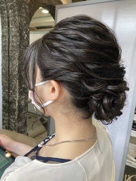 スタジオドーム(studio DOmE) おしとやかシニヨンスタイル/波ウェーブ/結婚式/二次会/ドレス