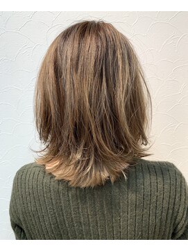 グランドライン(GRAND LINE) 《GRANDLINE 代表 YUTAKA 外ハネバレイヤージュミディアム》