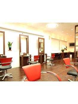 落ち着いた雰囲気でリラックスして施術が受けられます♪忙しさを忘れて癒しのサロンtimeをお過ごし下さい。