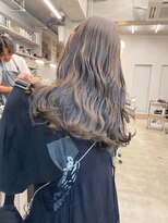 ヴァーディ オモテサンドウ(Vardy omotesando)&nbsp;グレージュ・ケアブリーチ・ダブルカラー・チャコールグレー