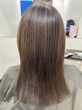 ベルポ(Bellpo) 秋色オリーブハイライト/髪質改善/30代/40代/50代/ハイトーン