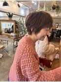 ベージュ×ショートスタイル