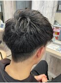 簡単にセットが決まるナチュラルな黒髪ショートヘアツーブロック