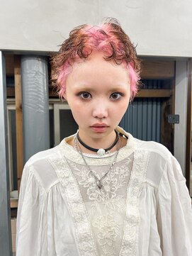 トゥコ(tuco) ピクシーショート パーマ デザインカラー ピンク 個性