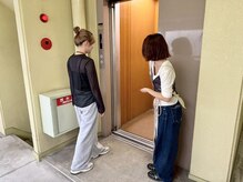 フロアごとに異なる空間をご用意［学割U24/髪質改善/ブリーチ/ボブ/栄/久屋/レイヤーカット/ブリーチなし