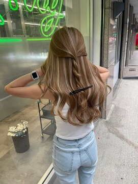 キング 心斎橋店(K!ng) ハイライトカラーミルクティーベージュレイヤーカット