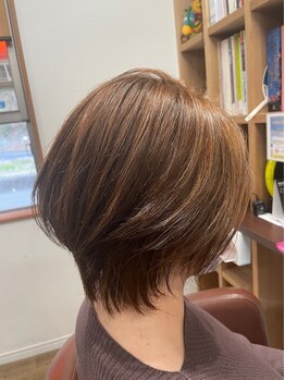 クネア(kunea)の写真/白髪を活かしたハイライトで伸びても綺麗なオシャレ髪に♪髪と頭皮に優しいオーガニックカラーも取り扱い!