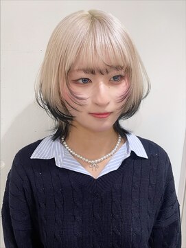 ジーナ オモテサンドウ(XENA) デザインカラー×裾カラー×ブロンドヘア×ショートウルフ