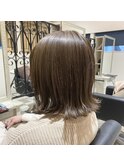ミルクティーグレージュ×切りっぱなしボブ