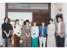 フォープレイス(FOUR PLACE)の雰囲気（幅広い年齢層のスタッフが在籍しております◎）