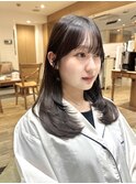 内巻きワンカールレイヤーカットぱっつん前髪黒髪スタイル