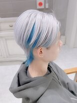 デイズ(days)&nbsp;派手髪デザインカラー/ウルフカットアッシュシルバー