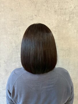 ポリマン 西新井(poliment) 艶髪が映えるミディアム丸みボブ 内巻きボブ 春先取りカラー