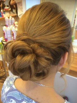 イースタジオ 六本木店(e:studio) シニヨンアレンジ　《　六本木　ヘアセット　》