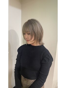 ラべリー 池袋(LOVELEY) スモーキーシルバー　ヘアカラー　【池袋】