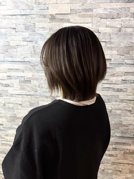 柔らか質感のナチュラルくびれショート