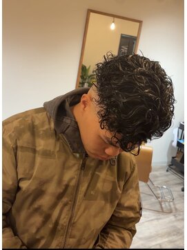 フロウ(Flow) 大人カーリーパーマ/パイルツイスト