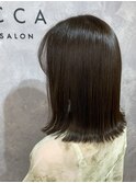 暗髪の外ハネストレートミディ