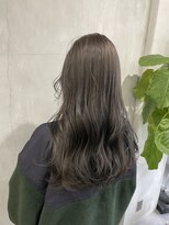 ティティ(TiTi)&nbsp;初めてのブリーチでも安心◎グレージュカラー[TiTi_栗林れい]