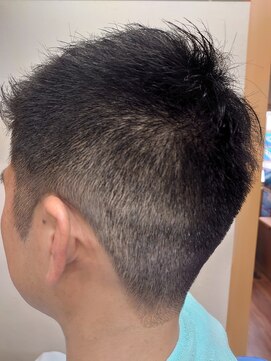 ヘアーカットデザインサロン スマッシュ 田町店(Hair cut design salon Smash) 爽やかソフトモヒカン アップバング フェード  ビジネスショート