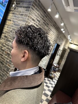 ミリオンバックス 御徒町店(Million Backs) スパイラルバック/スパイラル/フェード<理容室>[メンズ/眉毛]