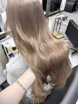 リア(riah) ダブルカラーミルクティーベージュレイヤーカット韓国ヘア