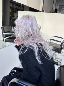 サイ(sai) 前髪/アンブレラカラー/こなれミディ/イメチェン/ウェーブパーマ