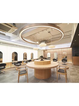 本物志向の大人女性の『なりたい』と『似合う』を叶えるヘアデザインを提供*REFINEDで贅沢なひと時を―。