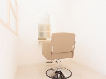 カームバイフォレスト 三郷中央(Calm by Forest.)の写真/【三郷中央×髪質改善×最新トレンド】全席仕切り有☆視線が気にならず髪のお悩みを相談しやすい♪