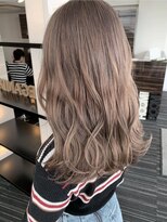 ミア(mia) グレージュ切りっぱなしボブ前髪ありミニボブミルクティベージュ