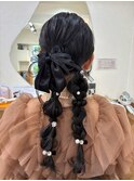 大人可愛いリボン×パールの編みおろしツインアレンジ