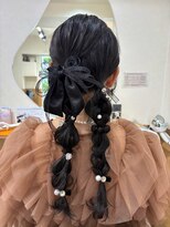 ラフテル(RAFTEL)&nbsp;大人可愛いリボン×パールの編みおろしツインアレンジ