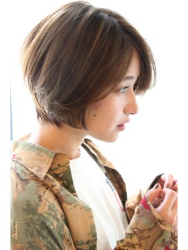 レウナ 外苑前(Reuna) 大人可愛い黒髪でも可愛く決まるひし形ショートボブ