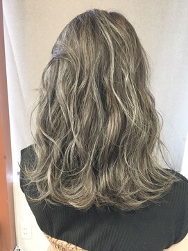 オリ(‘Oli) 3Dハイライト＿プラチナグレイ