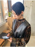 ハンサムショート 、刈り上げ、ネイビーカラー、前下がり
