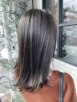 チェリッシュ(Cherish)&nbsp;ナチュラル大人かわいいオリーブカラーツヤ髪外はねスタイル