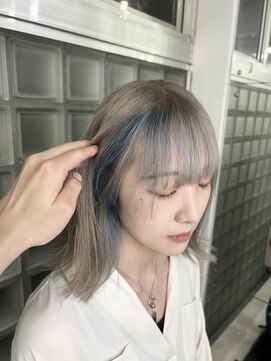 バイブアンドアネックス(VIBE & ANNEX) White& light blue color