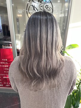 アイズ 本厚木(AIZU) シャドールーツ/ホワイトミルクティーグレージュ