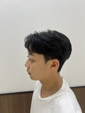 ステージ(STAGE) ダウンパーマ　韓国メンズヘア　センターパート　カルマパーマ