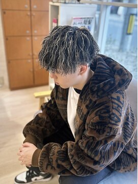 コレロ ヘアー(KORERO hair) 10代、20代のメンズに大人気メッシュ、ツイストスパイラルパーマ