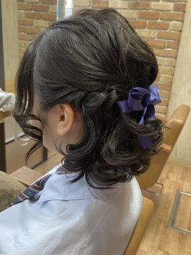 ヴィサージュクルー(VISAGE crew) リボンつけたガーリーなハーフアップ！