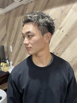 グラット(grAt)&nbsp;【森】ハイライト×ツイストパーマ｜渋めメンズショート
