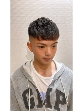 銀座マツナガ 神田店 クロップ爽やかスキンフェードアイロンパーマワイルドショート