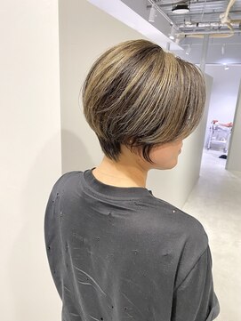 オン(ON) ショート×白髪ぼかしハイライト