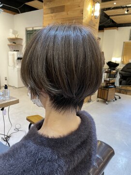 チリンバイロストシティー(Chillin by LOSTCITY) ショートボブ髪質改善白髪ぼかしハイライト